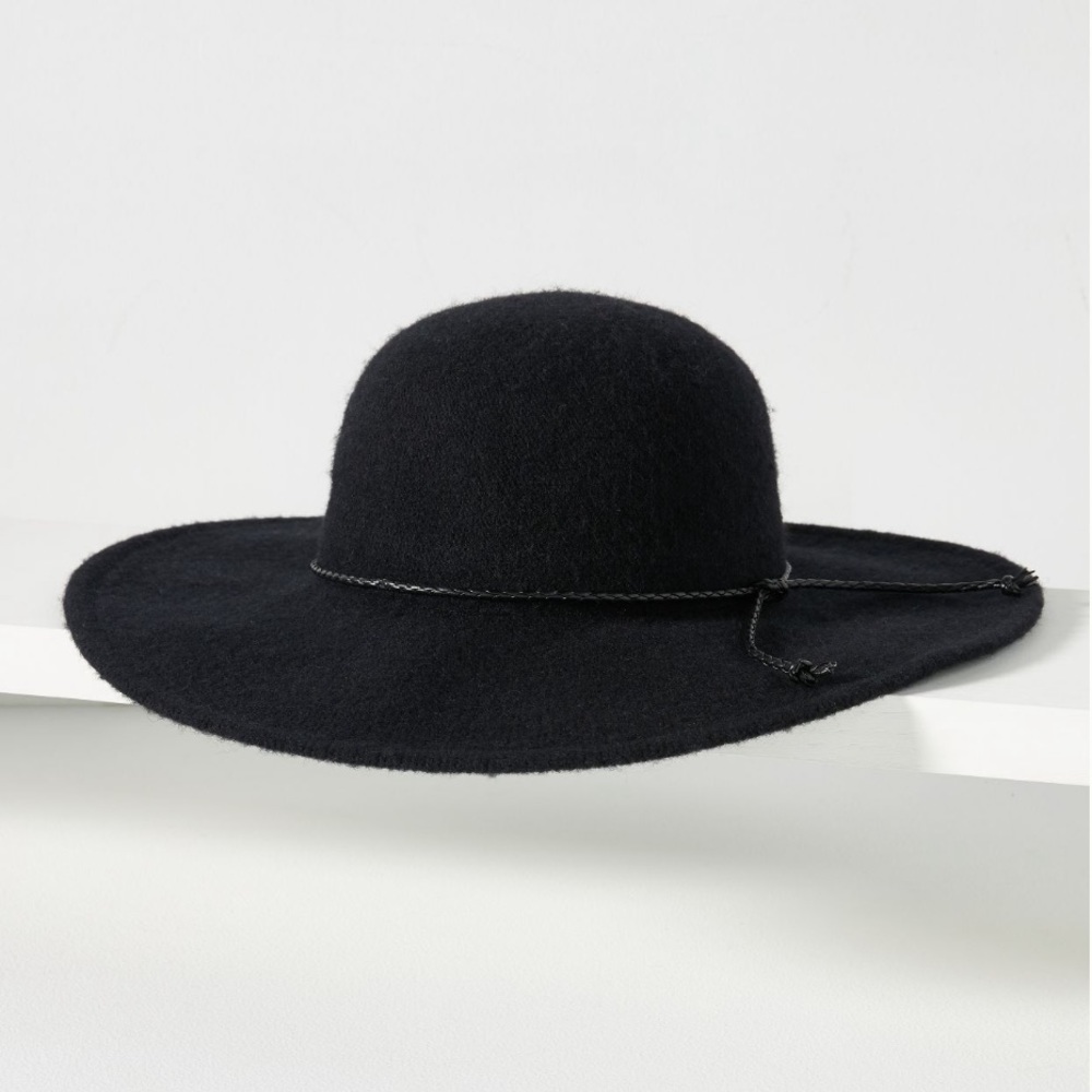 BNWT Floppy black wool hat from Anthropologie